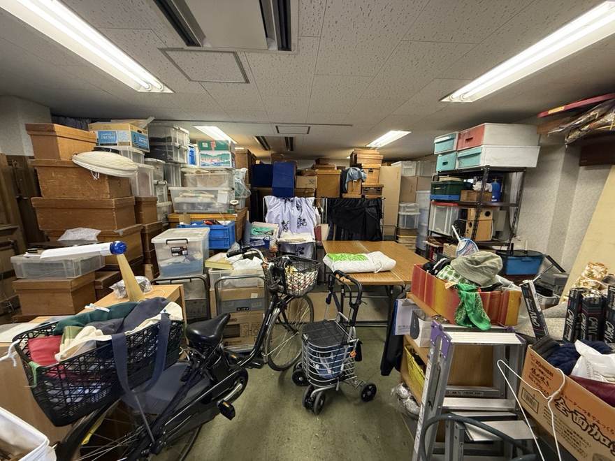 事業所の残置物撤去（作業前）